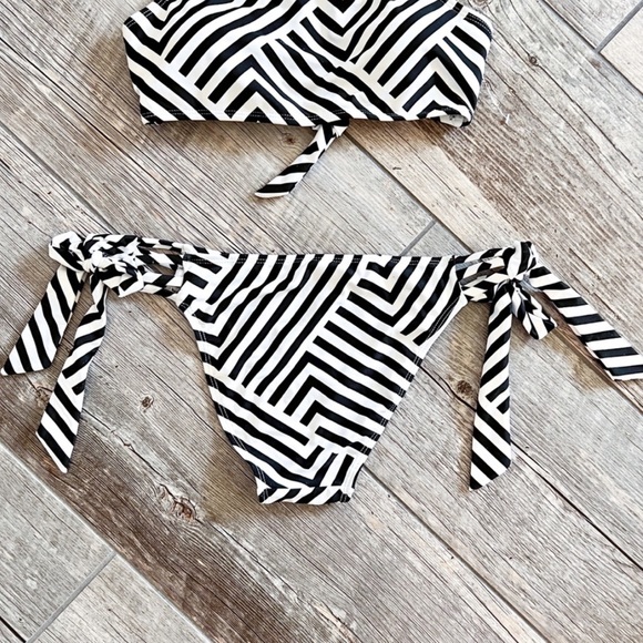 👙SALE $30 👙 NBW MODCLOTH Black and white swimsuit - Picture 2 of 10